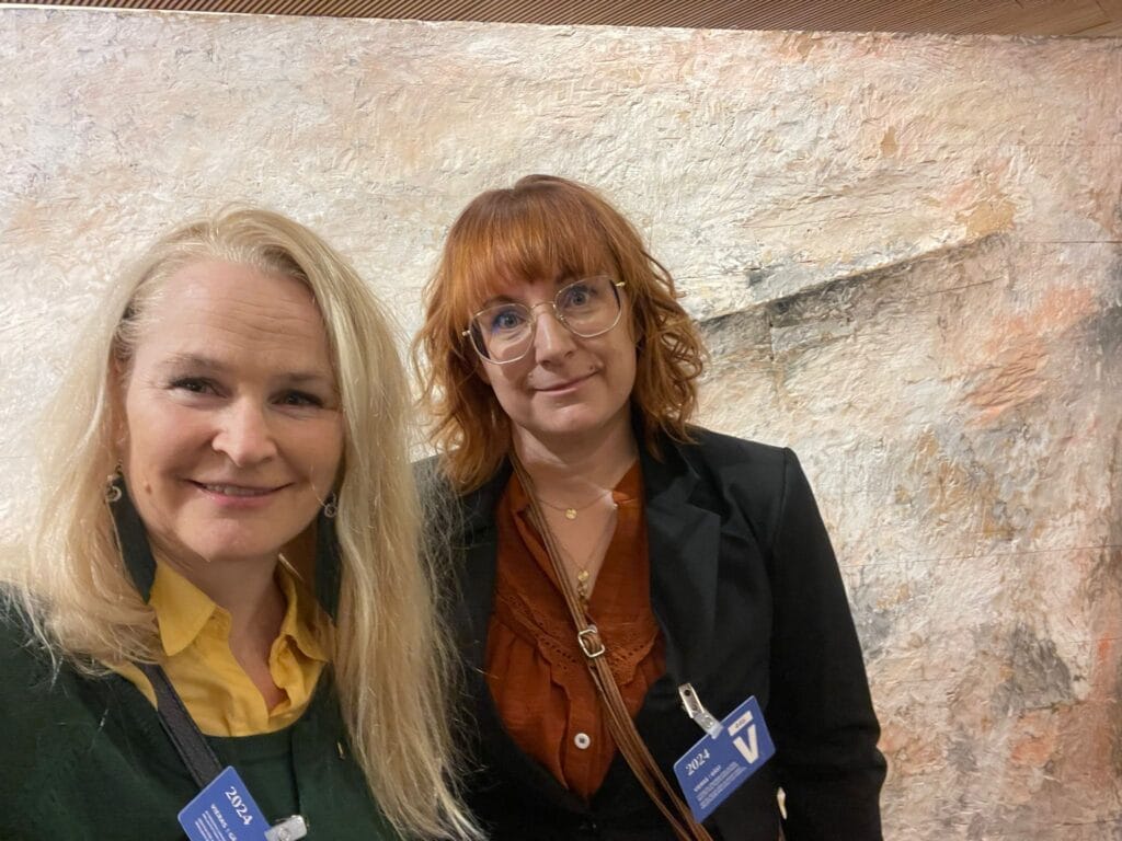 Kuvassa Tiina Muukkonen, kehittämispäällikkö, perhe- ja lähisuhdeväkivaltatyö, ETKL ja Laura Tetri, avopalvelutoiminnan päällikkö, Vantaan turvakoti ry
